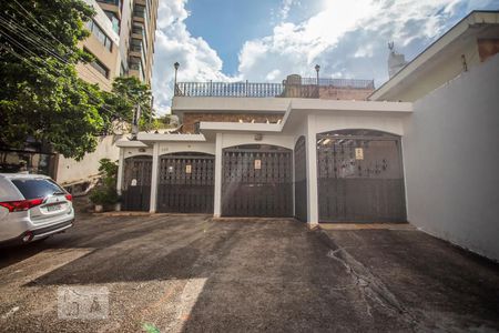 Casa à venda com 412m², 7 quartos e 3 vagasFachada