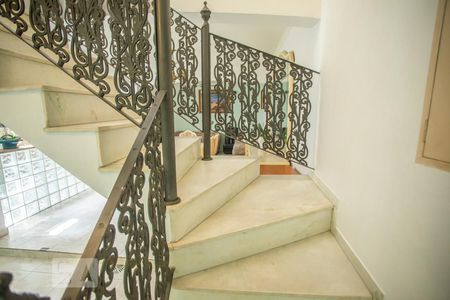 Casa à venda com 412m², 7 quartos e 3 vagasEscadas