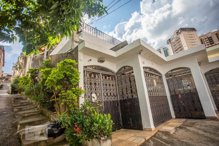 Casa à venda com 412m², 7 quartos e 3 vagasFachada