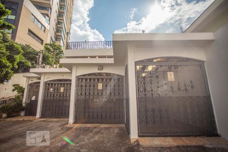 Casa à venda com 412m², 7 quartos e 3 vagasFachada