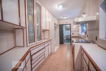 Casa à venda com 412m², 7 quartos e 3 vagasCozinha - Piscina