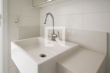 Banheiro de kitnet/studio para alugar com 1 quarto, 27m² em Indianópolis, São Paulo