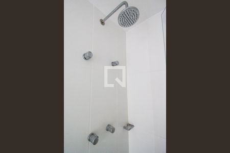 Banheiro de kitnet/studio para alugar com 1 quarto, 27m² em Indianópolis, São Paulo