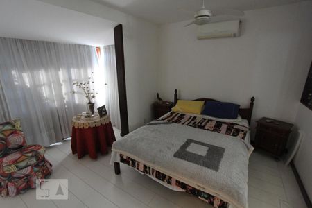 Casa à venda com 384m², 5 quartos e 2 vagasSuite quarto 1