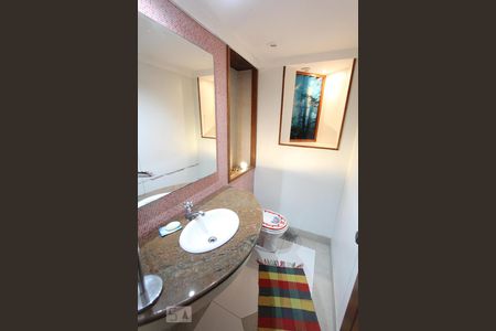 Casa à venda com 384m², 5 quartos e 2 vagasBanheiro Social