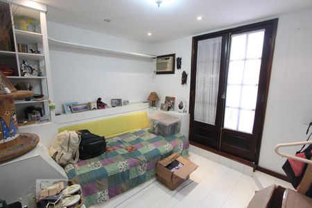 Casa à venda com 384m², 5 quartos e 2 vagasQuarto 4