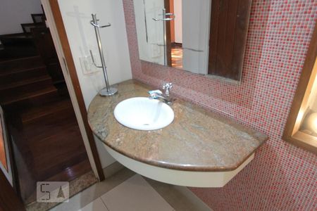 Casa à venda com 384m², 5 quartos e 2 vagasBanheiro Social