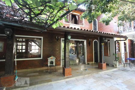 Casa à venda com 384m², 5 quartos e 2 vagasVaranda inferior