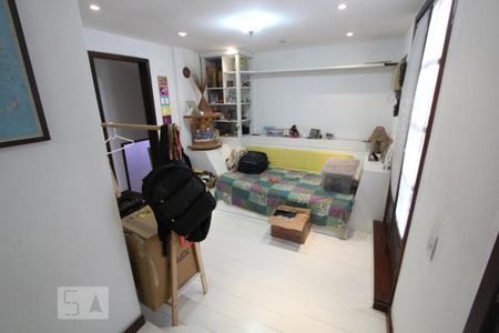 Casa à venda com 384m², 5 quartos e 2 vagasQuarto 4