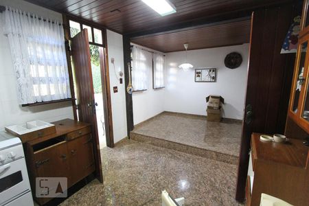 Casa à venda com 384m², 5 quartos e 2 vagasCozinha - Armários