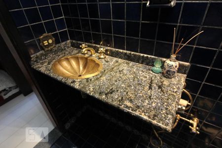 Casa à venda com 384m², 5 quartos e 2 vagasBanheiro - suite quarto 1