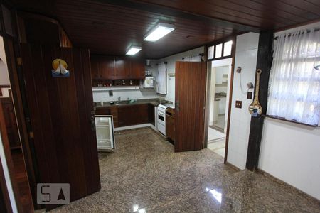 Casa à venda com 384m², 5 quartos e 2 vagasCozinha - Armários
