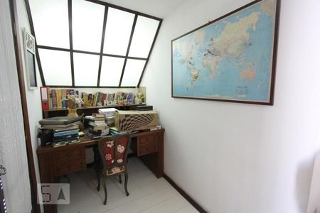 Casa à venda com 384m², 5 quartos e 2 vagasQuarto 4