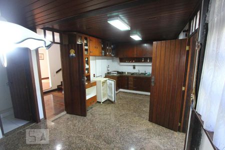 Casa à venda com 384m², 5 quartos e 2 vagasCozinha - Armários