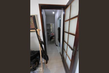 Casa à venda com 384m², 5 quartos e 2 vagasCorredor banheiro quarto 4