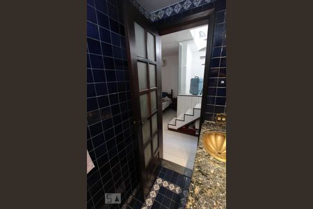 Casa à venda com 384m², 5 quartos e 2 vagasBanheiro - suite quarto 1