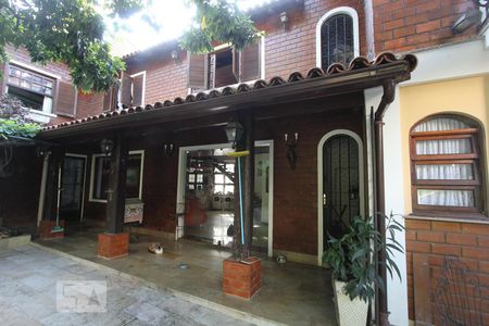 Casa à venda com 384m², 5 quartos e 2 vagasVaranda inferior