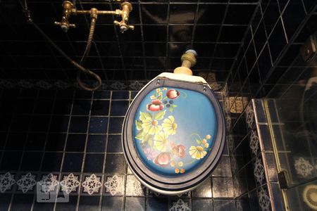 Casa à venda com 384m², 5 quartos e 2 vagasBanheiro - suite quarto 1