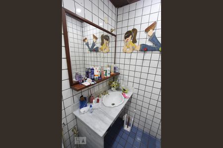 Casa à venda com 384m², 5 quartos e 2 vagasBanheiro suite quarto 4