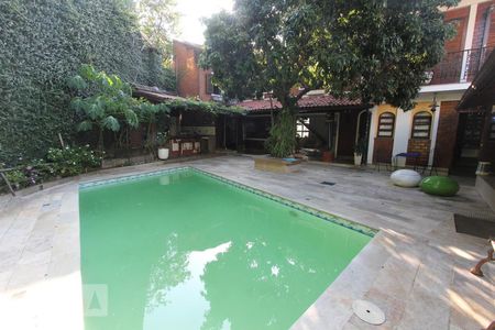 Casa à venda com 384m², 5 quartos e 2 vagasÁrea comum - Piscina