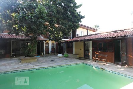Casa à venda com 384m², 5 quartos e 2 vagasÁrea comum - Piscina