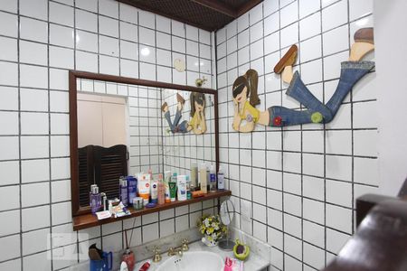 Casa à venda com 384m², 5 quartos e 2 vagasBanheiro suite quarto 4