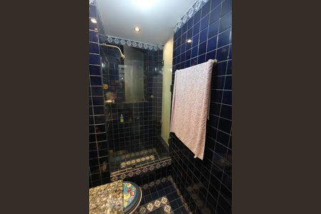 Casa à venda com 384m², 5 quartos e 2 vagasBanheiro - suite quarto 1