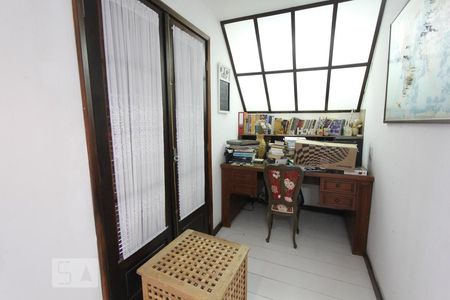 Casa à venda com 384m², 5 quartos e 2 vagasQuarto 4