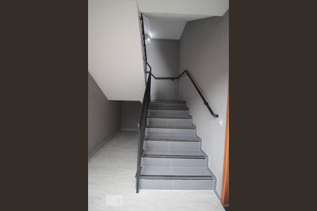 Apartamento para alugar com 45m², 2 quartos e 1 vaga Apartamento para alugar com 45m², 2 quartos e 1 vagaescada