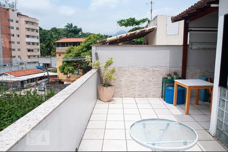 Casa à venda com 150m², 3 quartos e 1 vaga Casa à venda com 150m², 3 quartos e 1 vagaCobertura