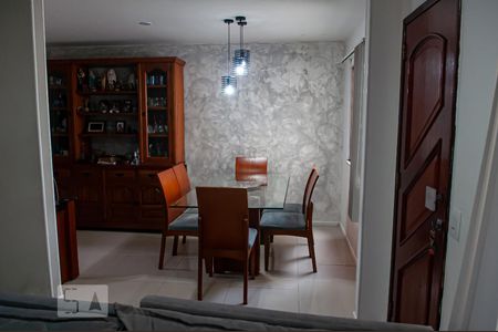 Sala de casa à venda com 3 quartos, 150m² em Pechincha, Rio de Janeiro