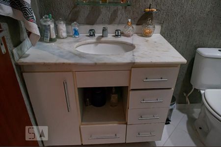 Casa à venda com 150m², 3 quartos e 1 vaga Casa à venda com 150m², 3 quartos e 1 vagaBanheiro