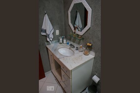 Casa à venda com 150m², 3 quartos e 1 vaga Casa à venda com 150m², 3 quartos e 1 vagaBanheiro