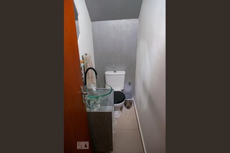 Casa à venda com 150m², 3 quartos e 1 vaga Casa à venda com 150m², 3 quartos e 1 vagaBanheiro 2