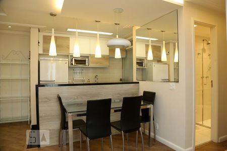 Sala/Cozinha de apartamento para alugar com 2 quartos, 50m² em Parque Reboucas, São Paulo