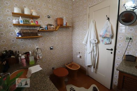 Casa à venda com 650m², 5 quartos e 6 vagasBaneheiro da suíte 2