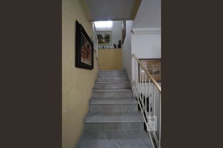 Casa à venda com 650m², 5 quartos e 6 vagasEscadas