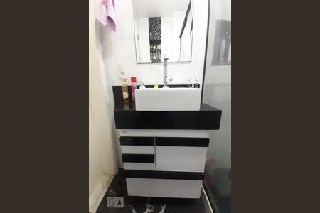 Apartamento à venda com 70m², 2 quartos e 1 vaga Apartamento à venda com 70m², 2 quartos e 1 vagaBanheiro Social