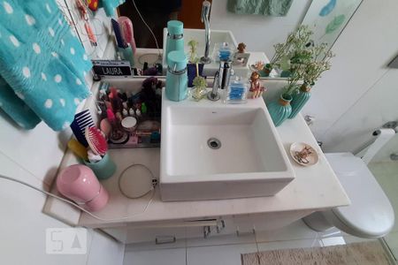 Casa à venda com 350m², 4 quartos e 4 vagasBanheiro Suite 2