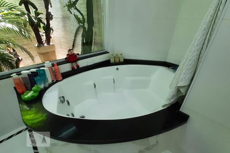 Casa à venda com 350m², 4 quartos e 4 vagasBanheiro Suite 1