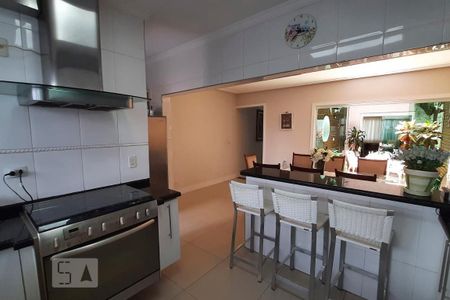 Casa à venda com 350m², 4 quartos e 4 vagasCozinha