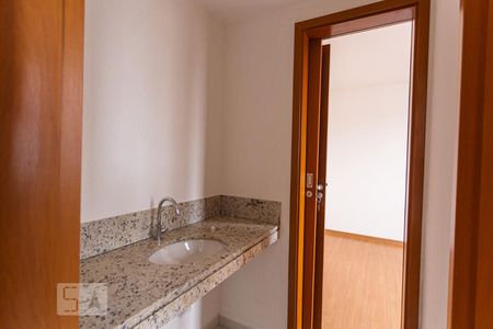 Apartamento para alugar com 120m², 4 quartos e 4 vagasBanheiro da Semi-Suíte 1 e 2