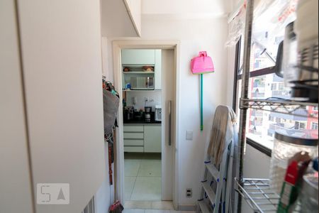 Apartamento à venda com 224m², 3 quartos e 3 vagas Apartamento à venda com 224m², 3 quartos e 3 vagasDespensa