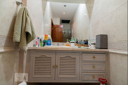 Apartamento à venda com 224m², 3 quartos e 3 vagas Apartamento à venda com 224m², 3 quartos e 3 vagasBanheiro 1