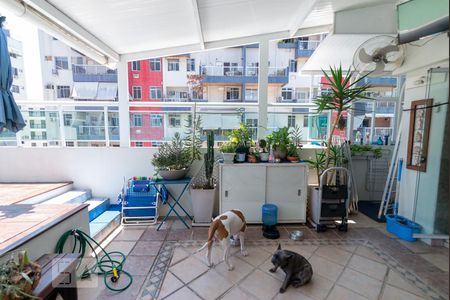 Apartamento à venda com 224m², 3 quartos e 3 vagas Apartamento à venda com 224m², 3 quartos e 3 vagasTerraço