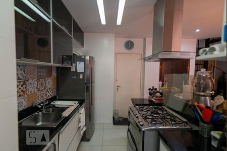 Apartamento à venda com 224m², 3 quartos e 3 vagas Apartamento à venda com 224m², 3 quartos e 3 vagasCozinha