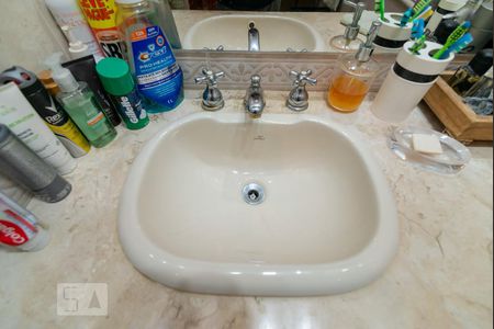 Apartamento à venda com 224m², 3 quartos e 3 vagas Apartamento à venda com 224m², 3 quartos e 3 vagasBanheiro 1