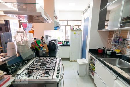 Apartamento à venda com 224m², 3 quartos e 3 vagas Apartamento à venda com 224m², 3 quartos e 3 vagasCozinha