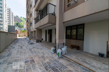 Apartamento à venda com 224m², 3 quartos e 3 vagas Apartamento à venda com 224m², 3 quartos e 3 vagasÁrea Comum - Playground