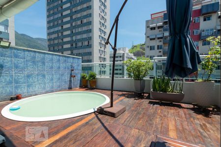 Apartamento à venda com 224m², 3 quartos e 3 vagas Apartamento à venda com 224m², 3 quartos e 3 vagasPiscina